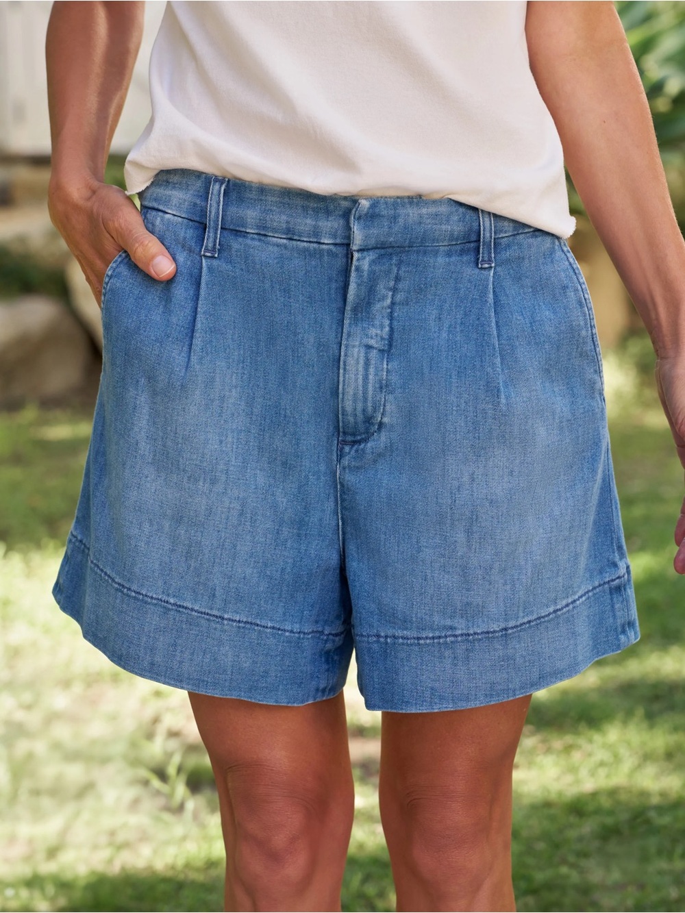 NWOT Frank & Eileen WATERFORD 4.5"
Walking Short